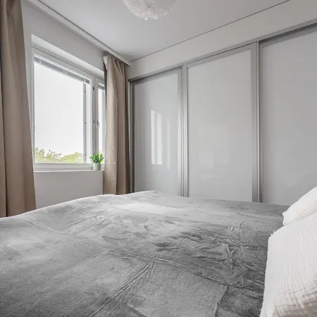 Modern Downtown 2br & Sauna *