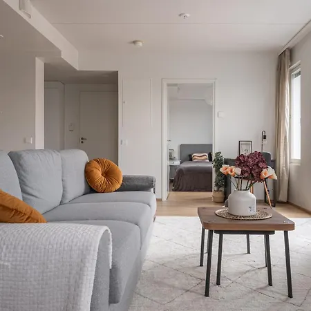 Modern Downtown 2br & Sauna *