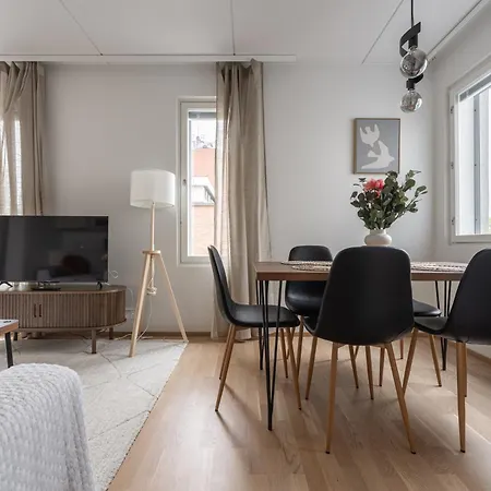 Modern Downtown 2br & Sauna דירה *