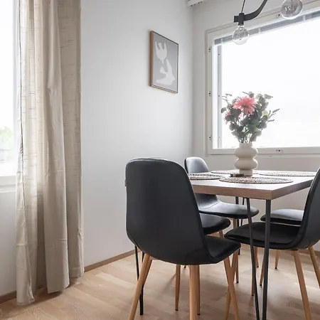 Modern Downtown 2br & Sauna דירה