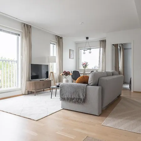 Modern Downtown 2br & Sauna *