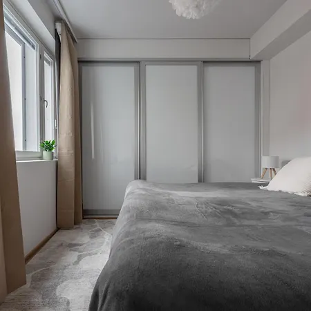 Modern Downtown 2br & Sauna *